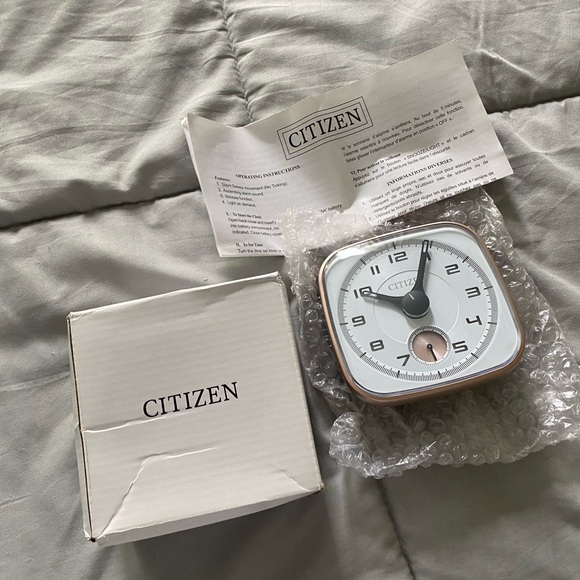Citizen rose gold alarm clock NIB, NWT - Picture 3 of 4